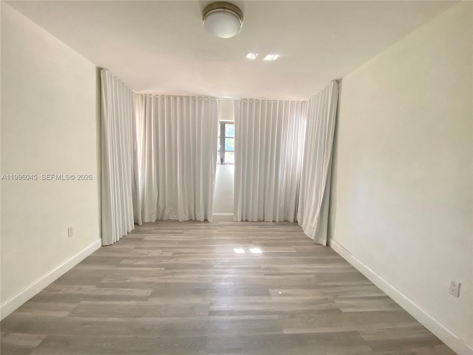 A11996045 — Miami Beach — 59