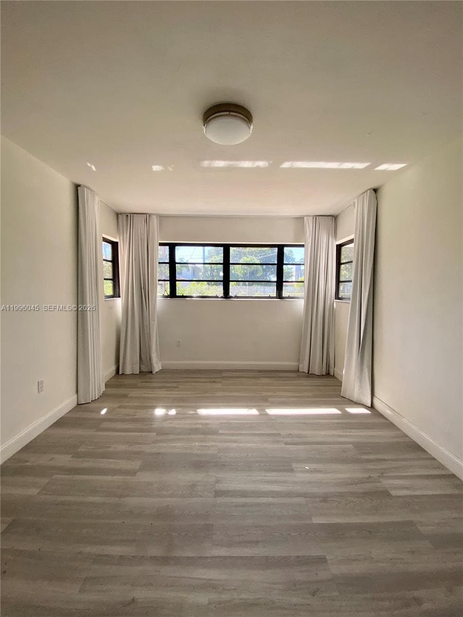 A11996045 — Miami Beach — 58