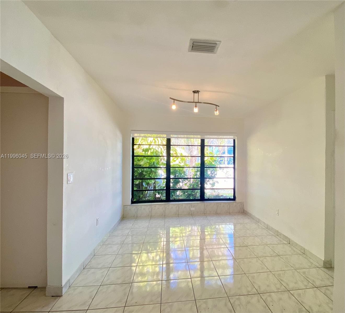 A11996045 — Miami Beach — 35