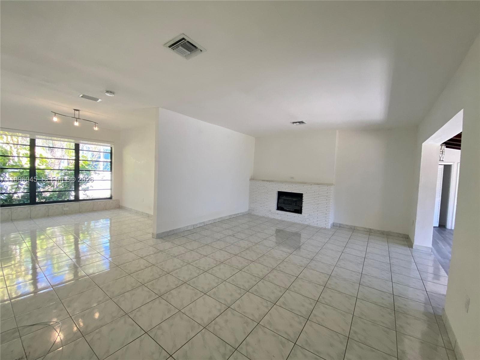 A11996045 — Miami Beach — 25