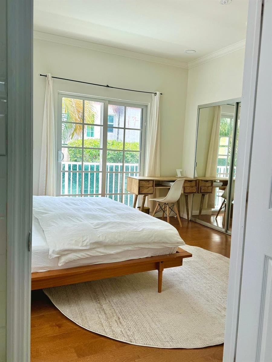 B26011961 — Miami Beach — 8