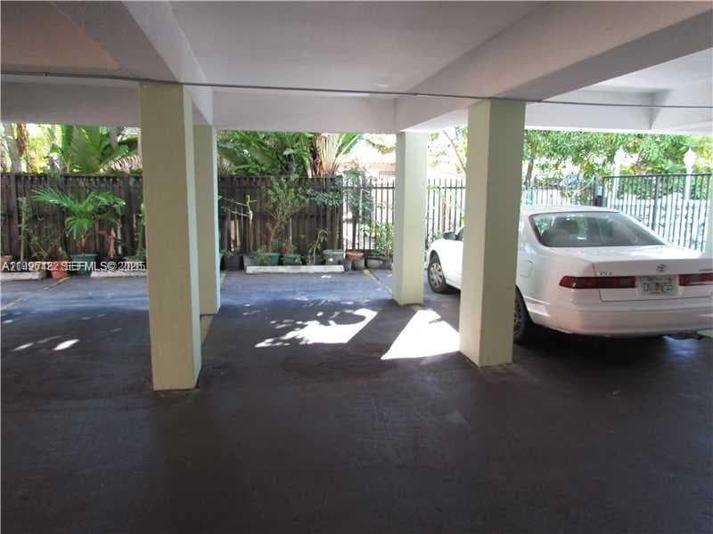 A11996122 — Miami Beach — 18