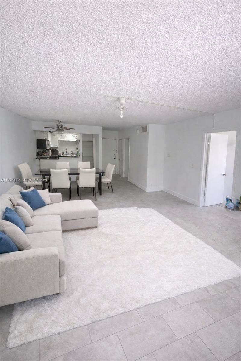 A11996122 — Miami Beach — 4