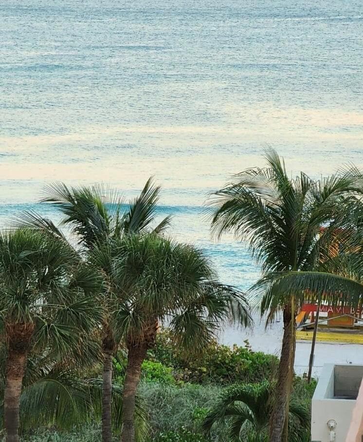 B26011969 — Miami Beach — 30