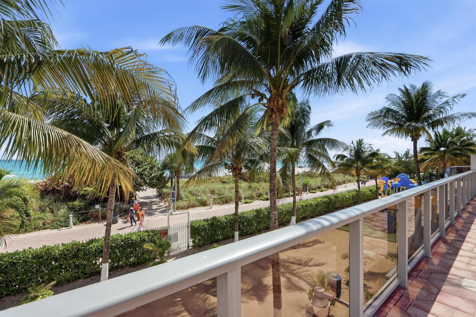 B26011969 — Miami Beach — 38