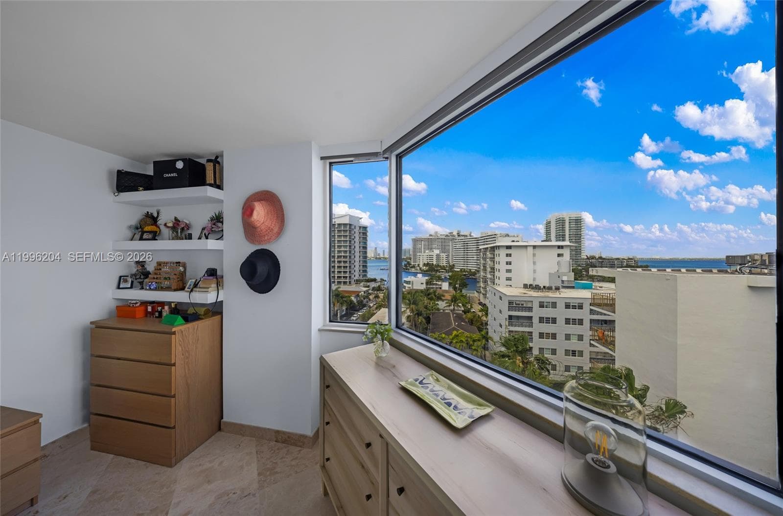 A11996204 — Miami Beach — 26