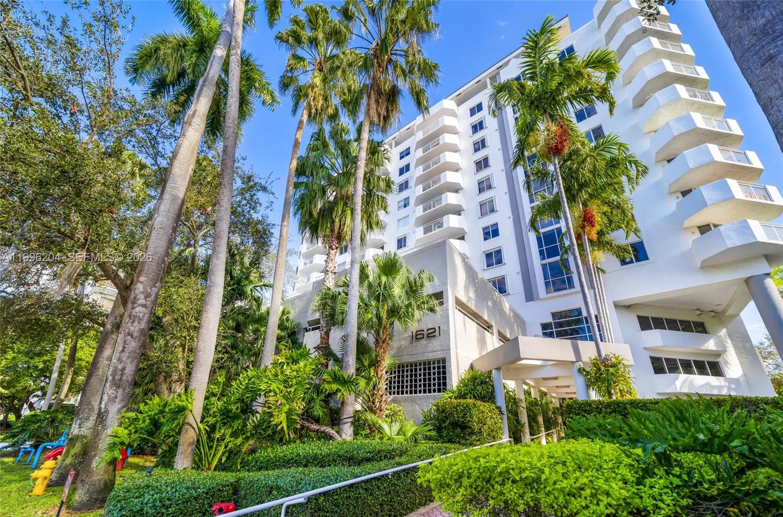 A11996204 — Miami Beach — 40