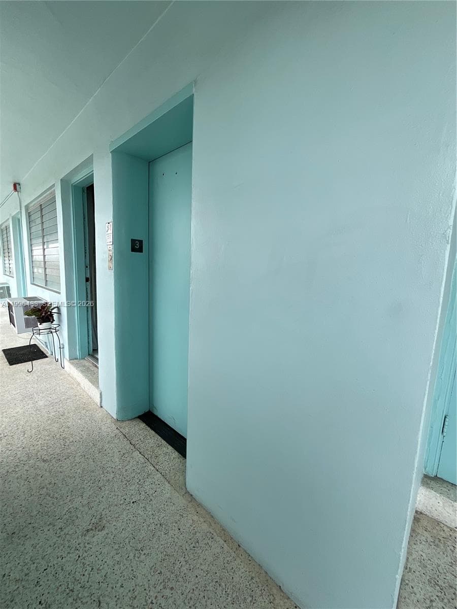 A11996433 — Miami Beach — 4