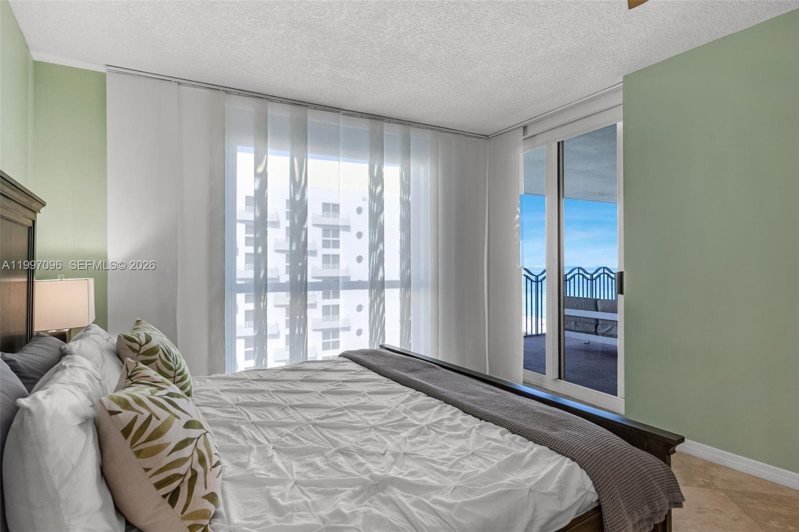 A11997096 — Miami Beach — 14