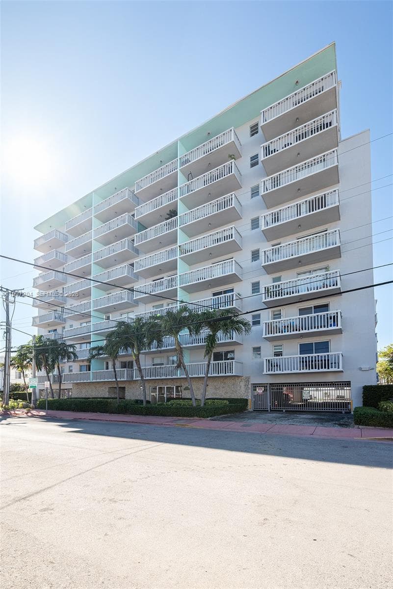 A11997204 — Miami Beach — 17