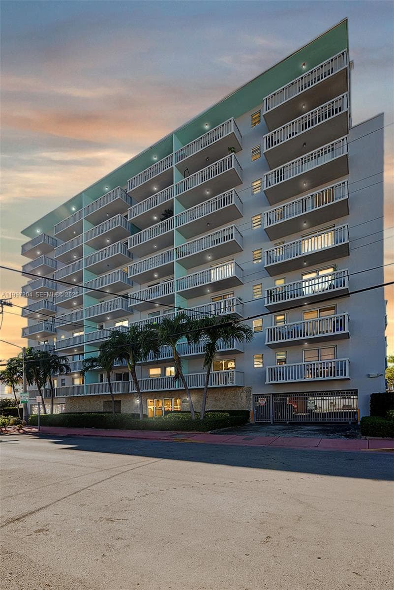 A11997204 — Miami Beach — 30