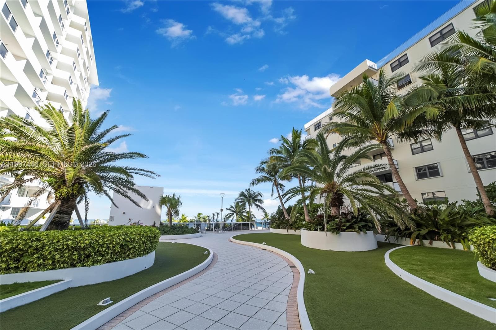 A11997446 — Miami Beach — 15