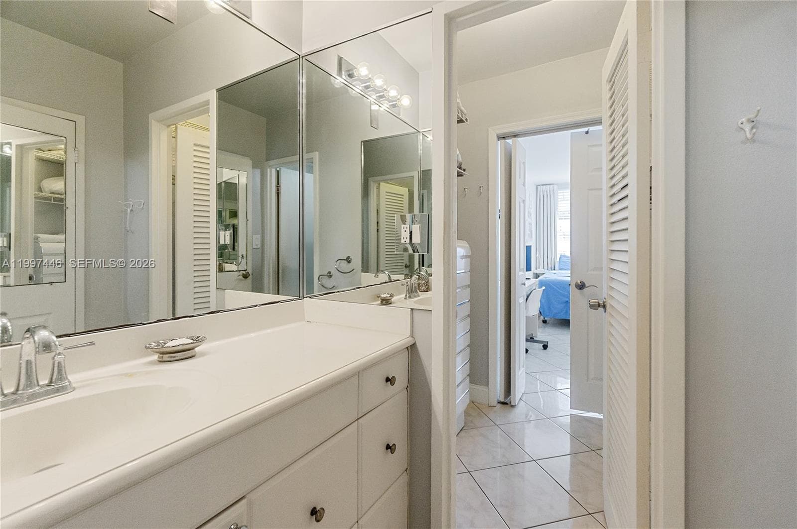 A11997446 — Miami Beach — 11