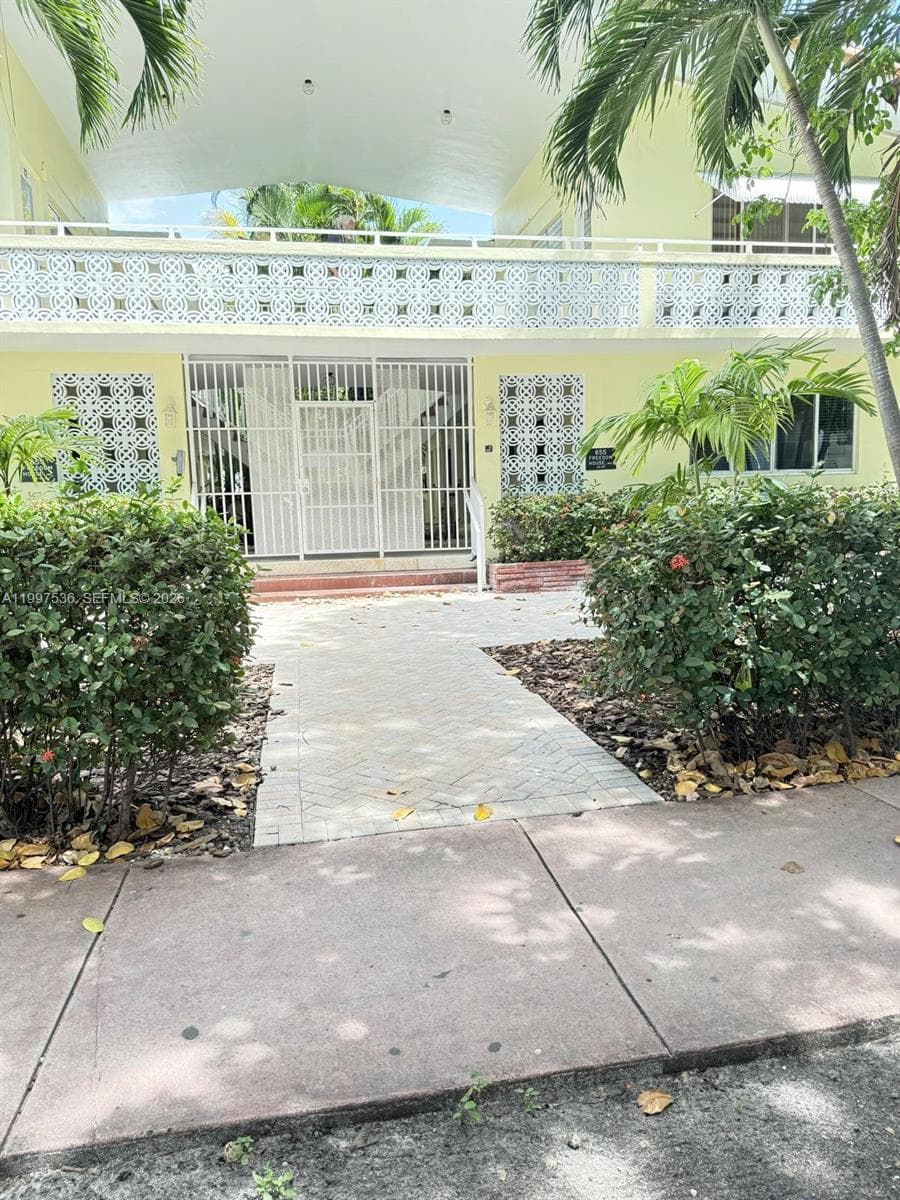 A11997536 — Miami Beach — 2