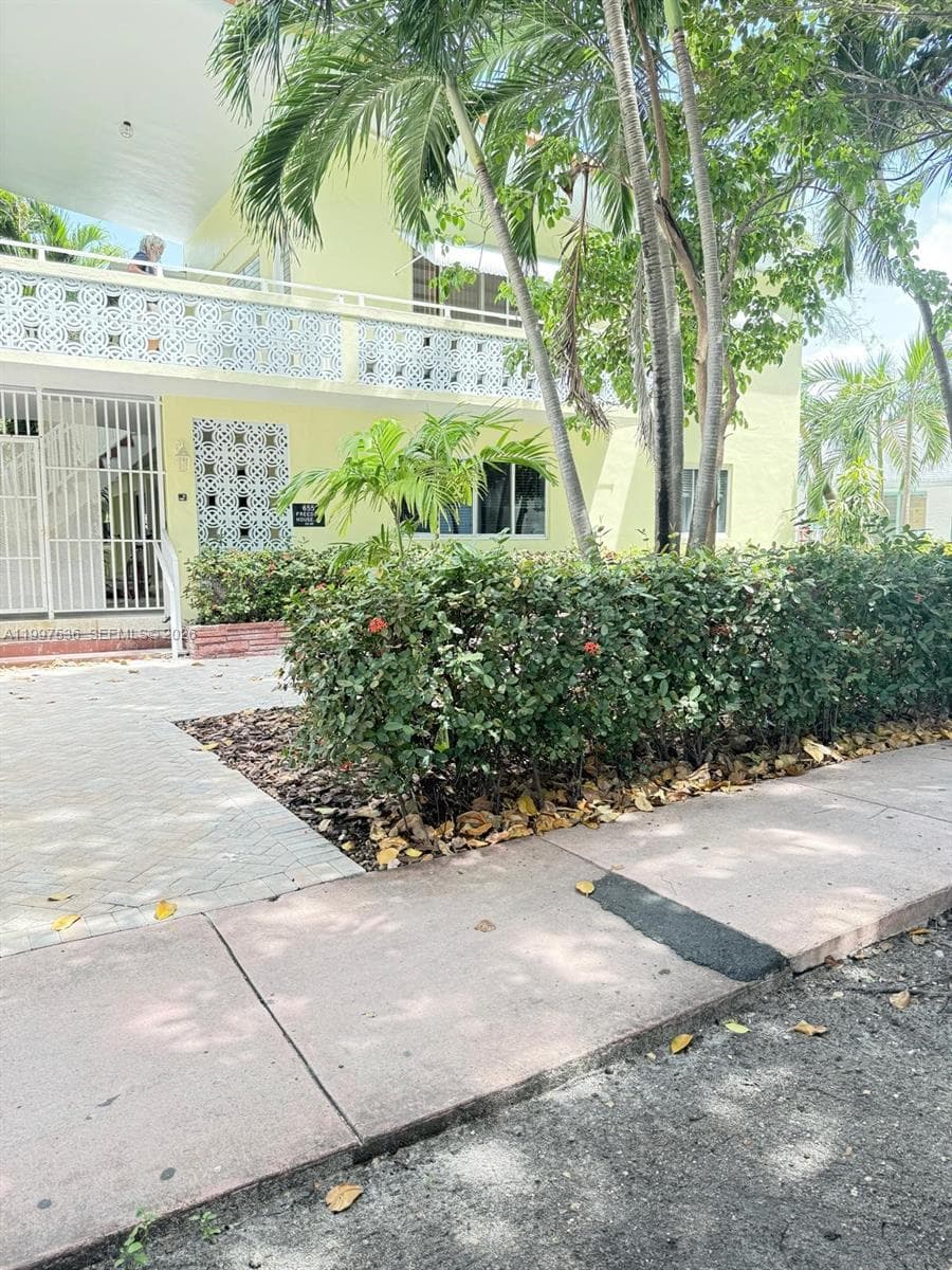 A11997536 — Miami Beach — 3
