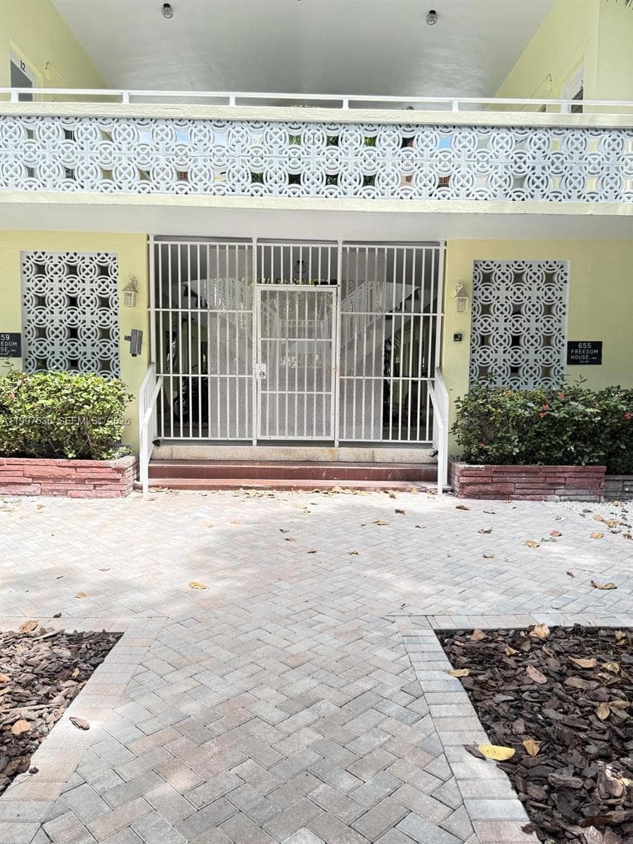 A11997536 — Miami Beach