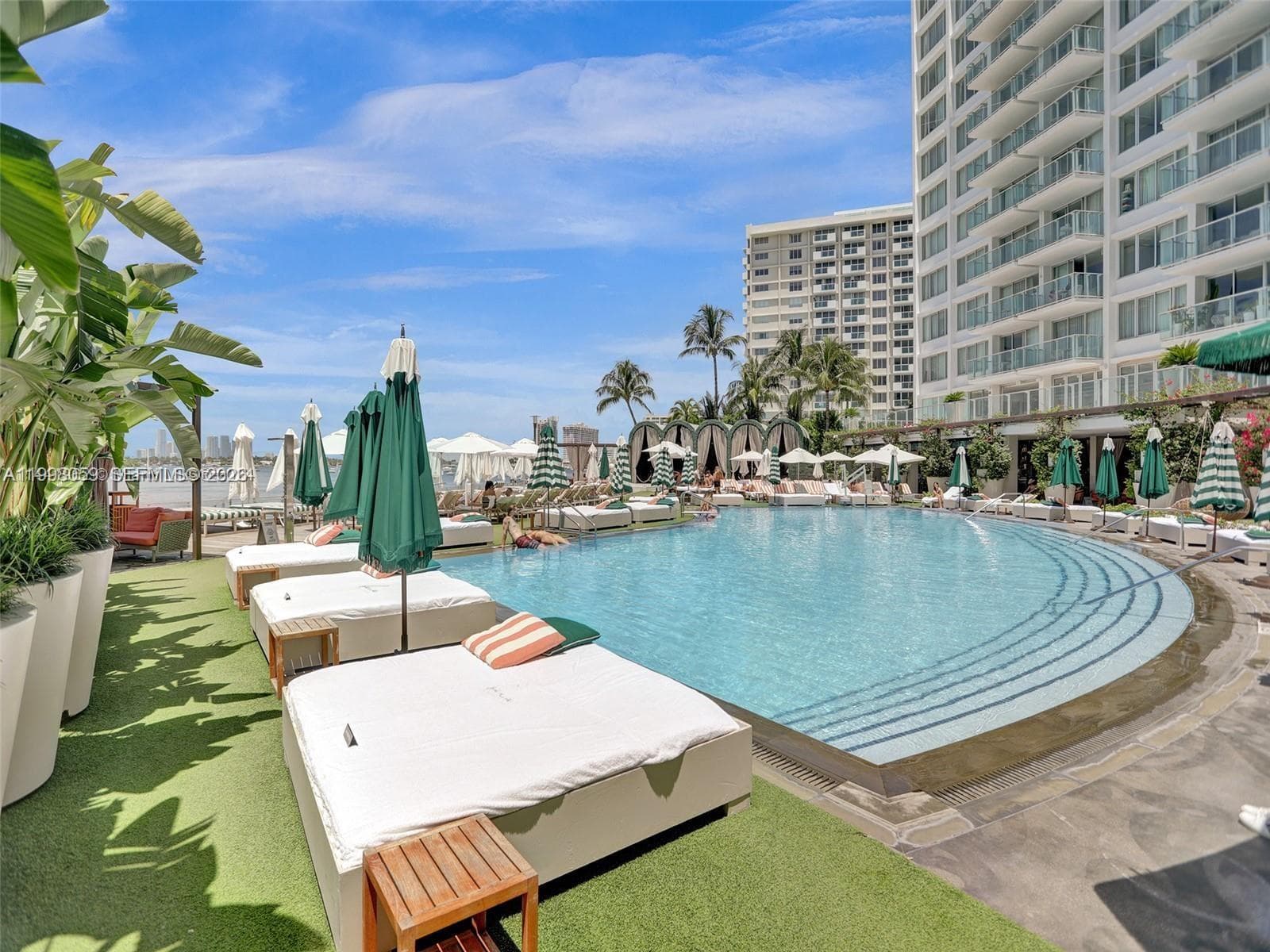 A11998059 — Miami Beach — 22