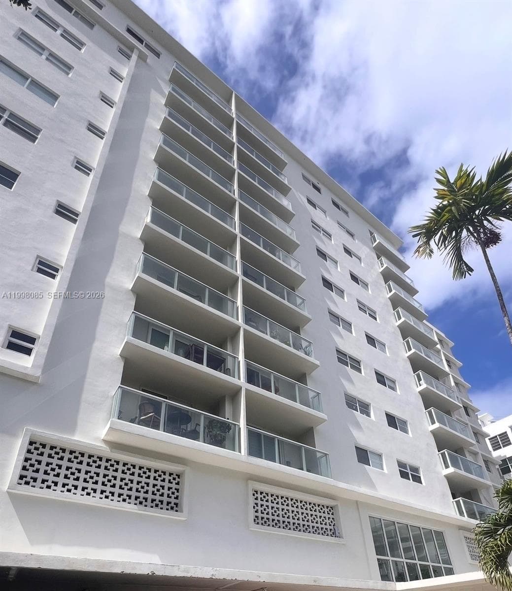 A11998085 — Miami Beach — 30