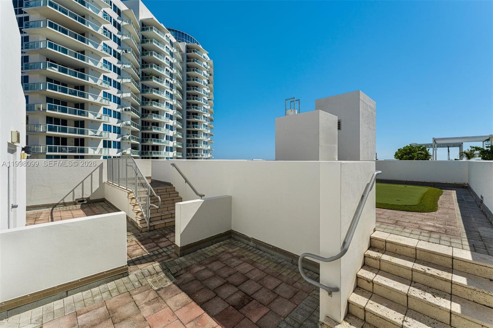 A11998099 — Miami Beach — 23
