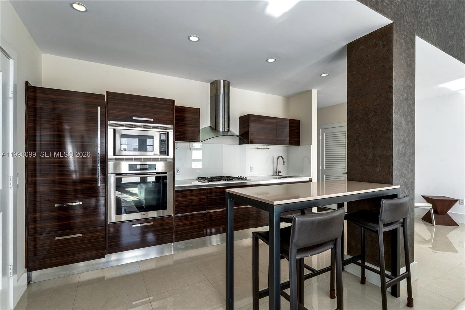 A11998099 — Miami Beach — 6