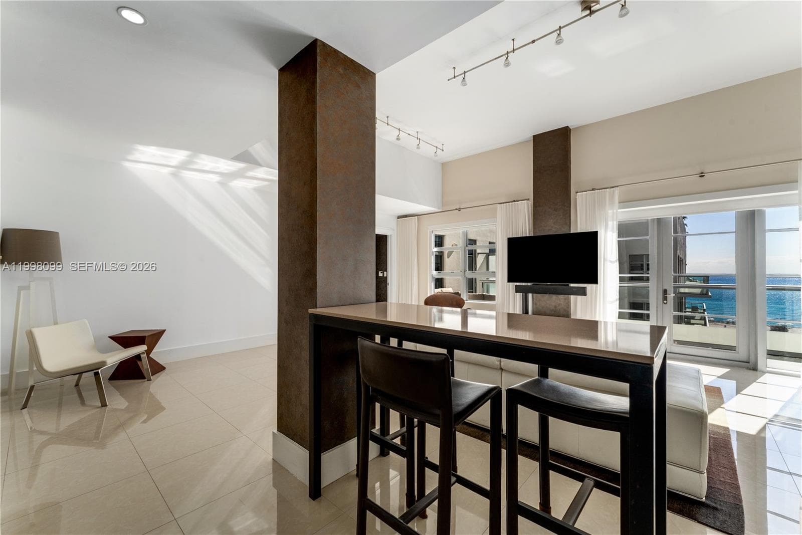 A11998099 — Miami Beach — 7