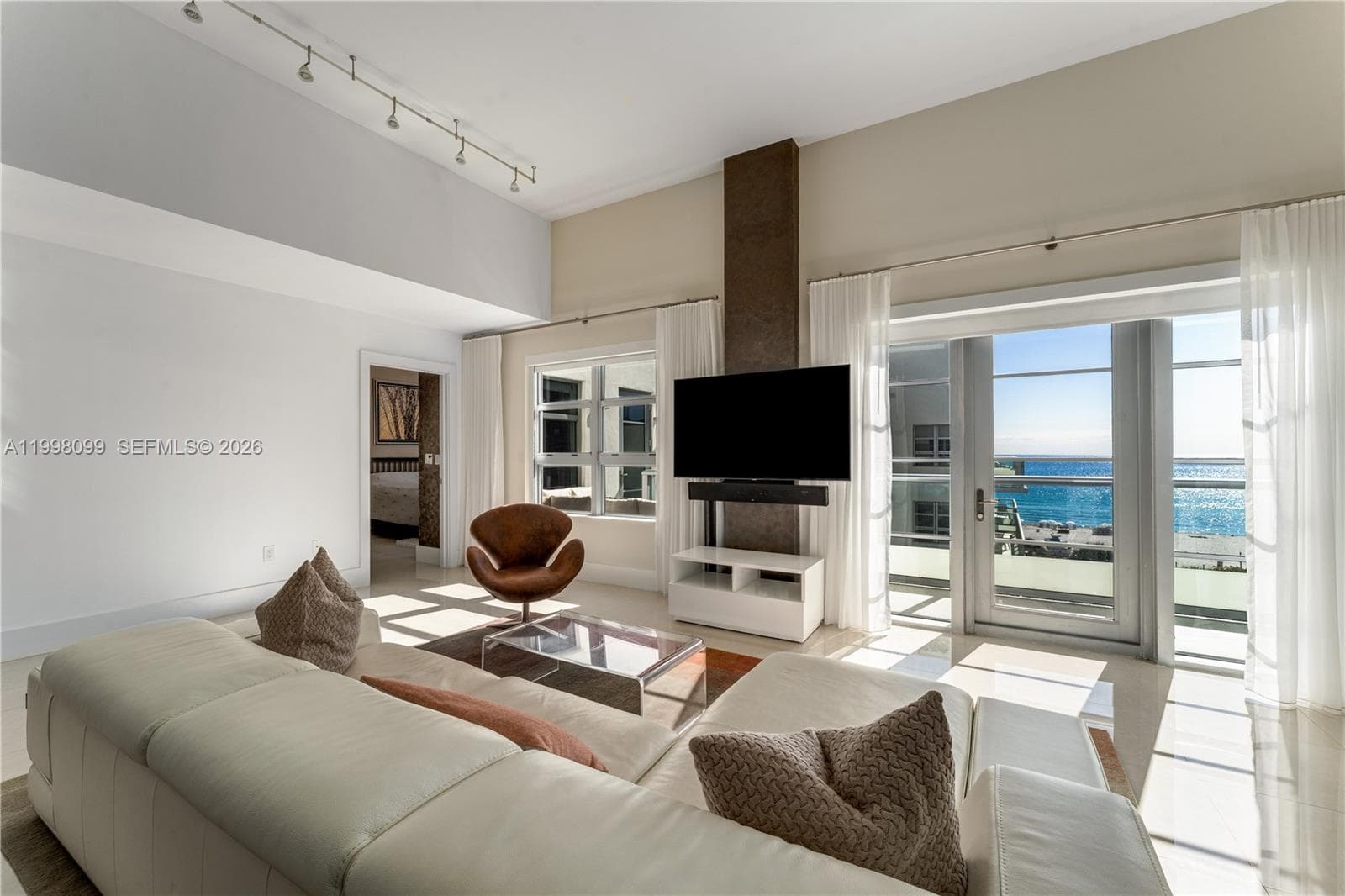 A11998099 — Miami Beach