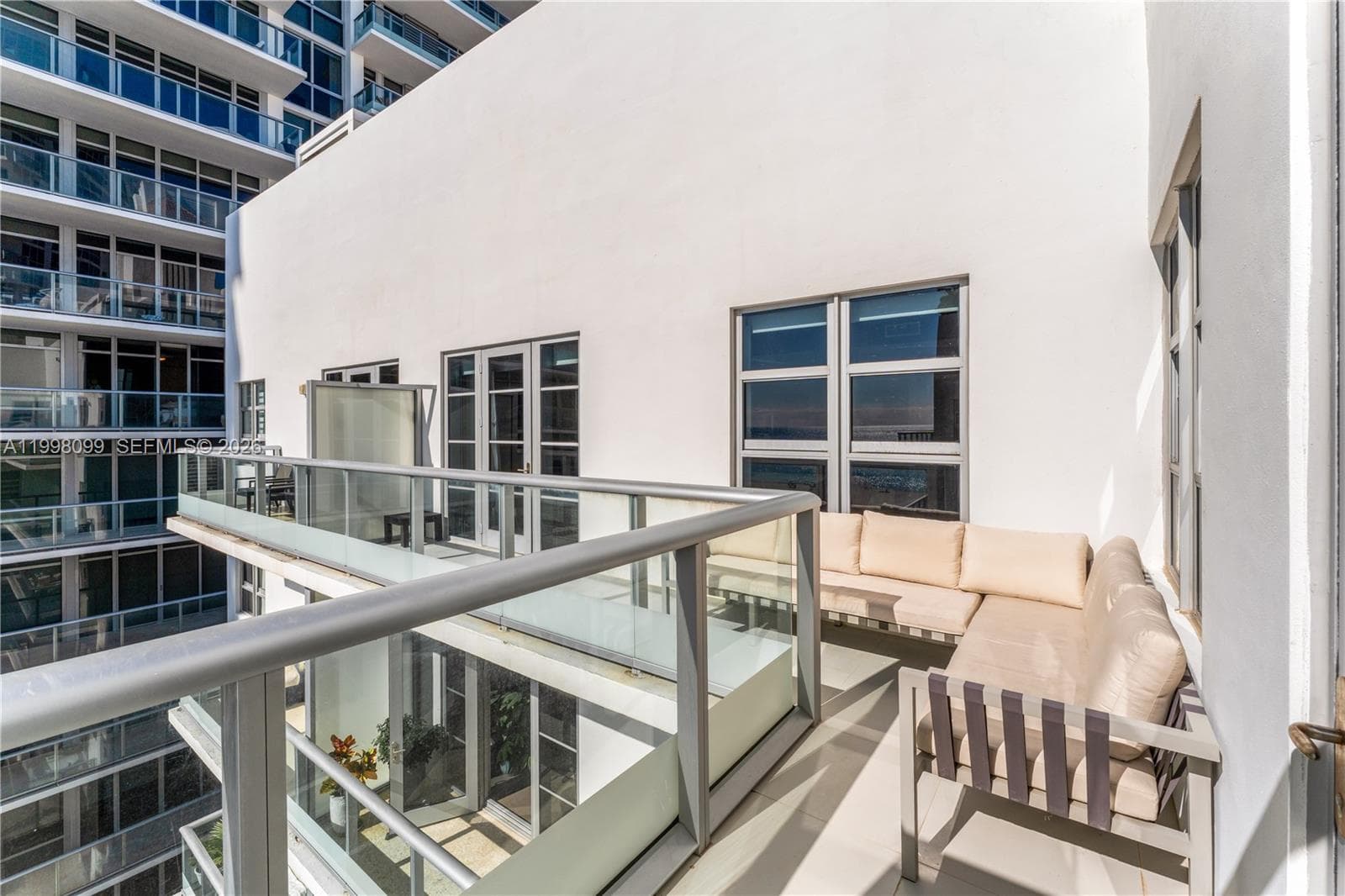 A11998099 — Miami Beach — 18