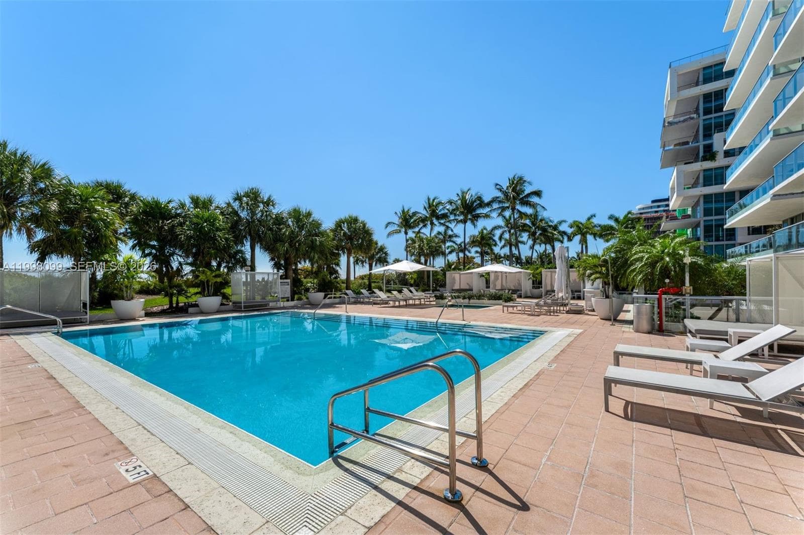 A11998099 — Miami Beach — 51