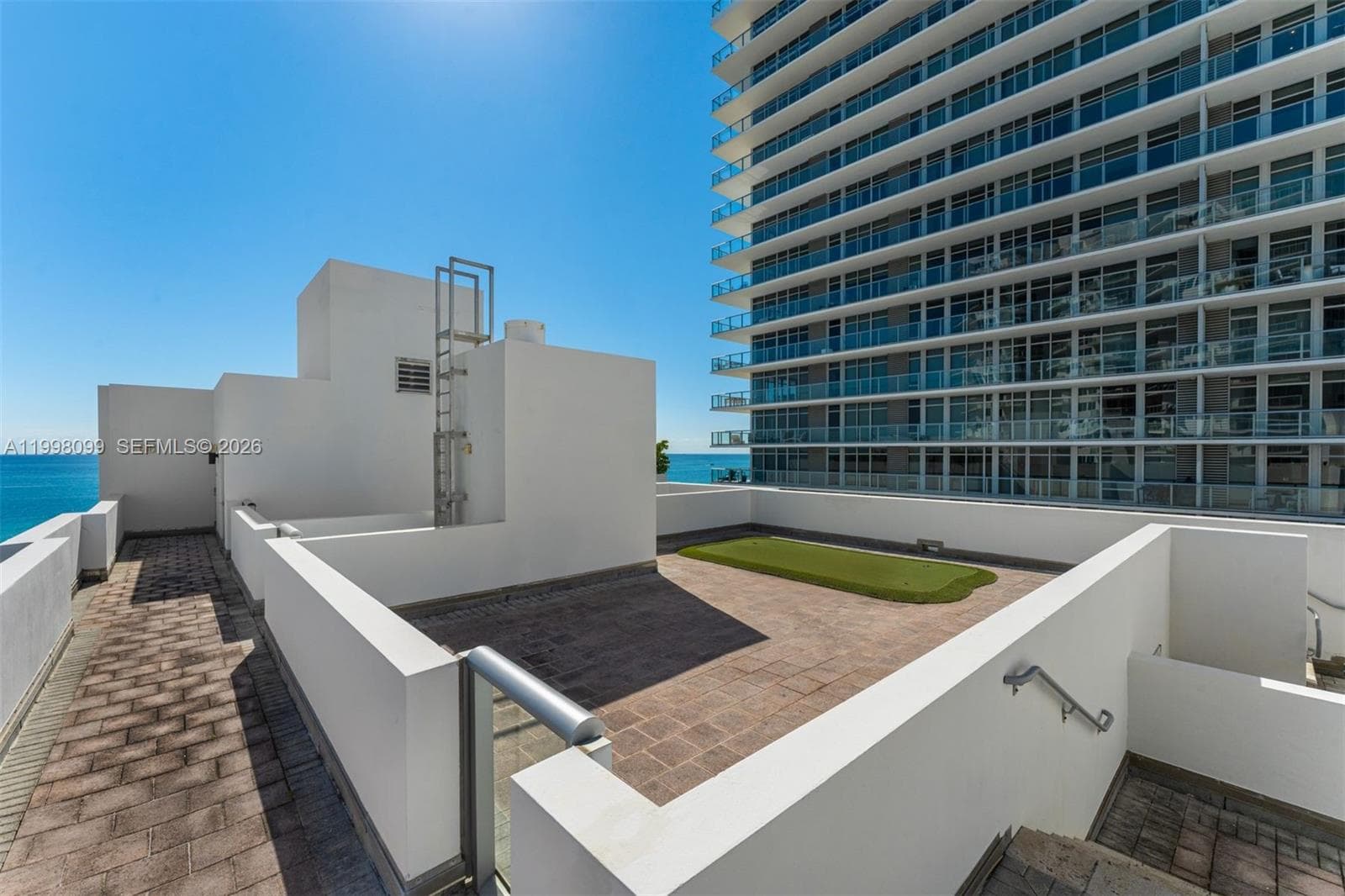 A11998099 — Miami Beach — 29