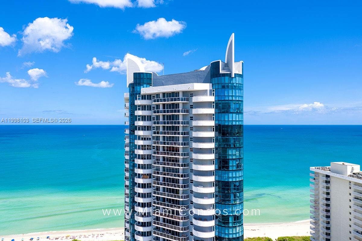 A11998103 — Miami Beach — 22