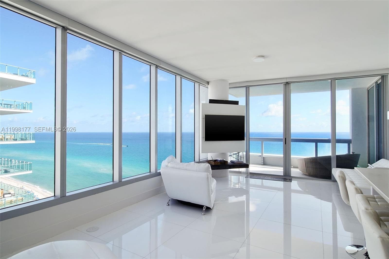 A11998177 — Miami Beach — 6
