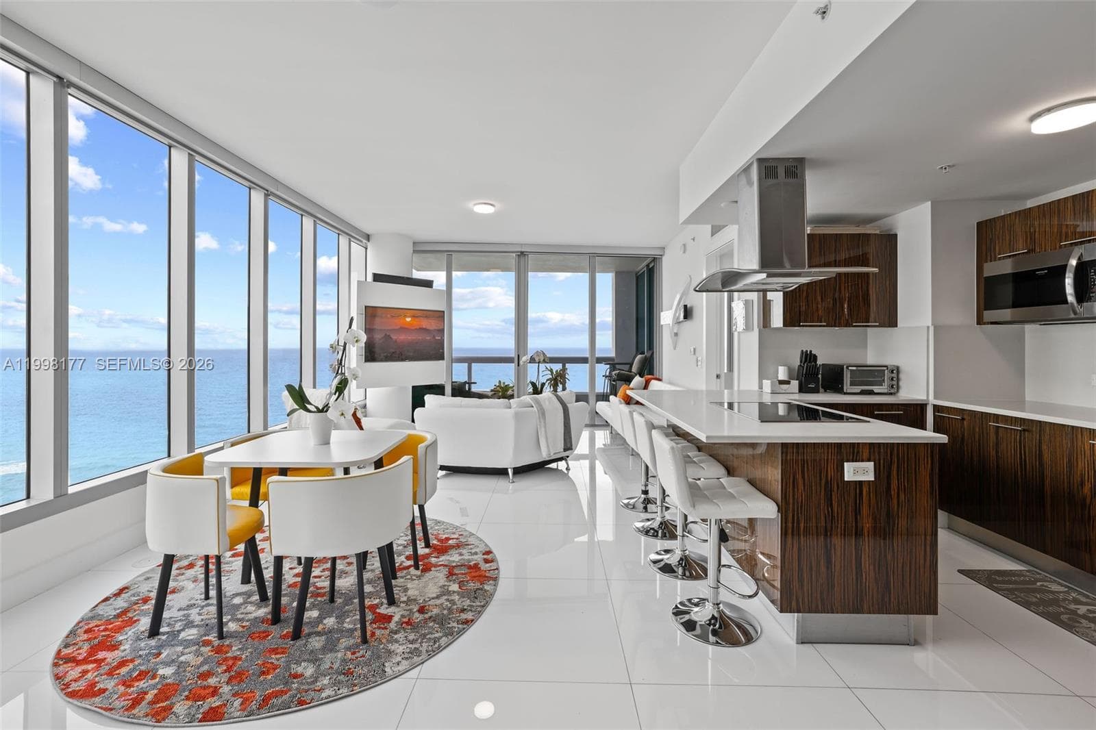 A11998177 — Miami Beach