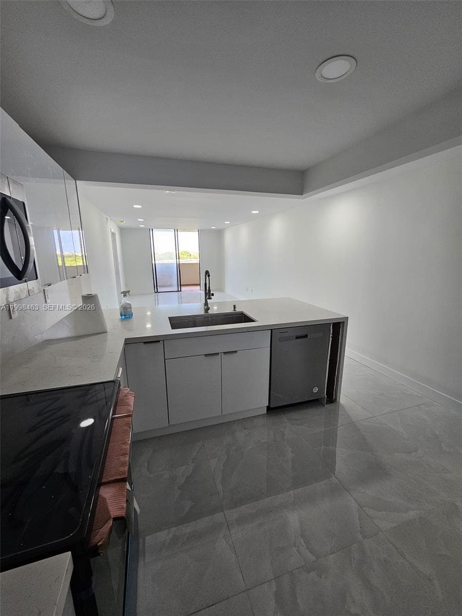 A11998463 — Miami Beach — 5
