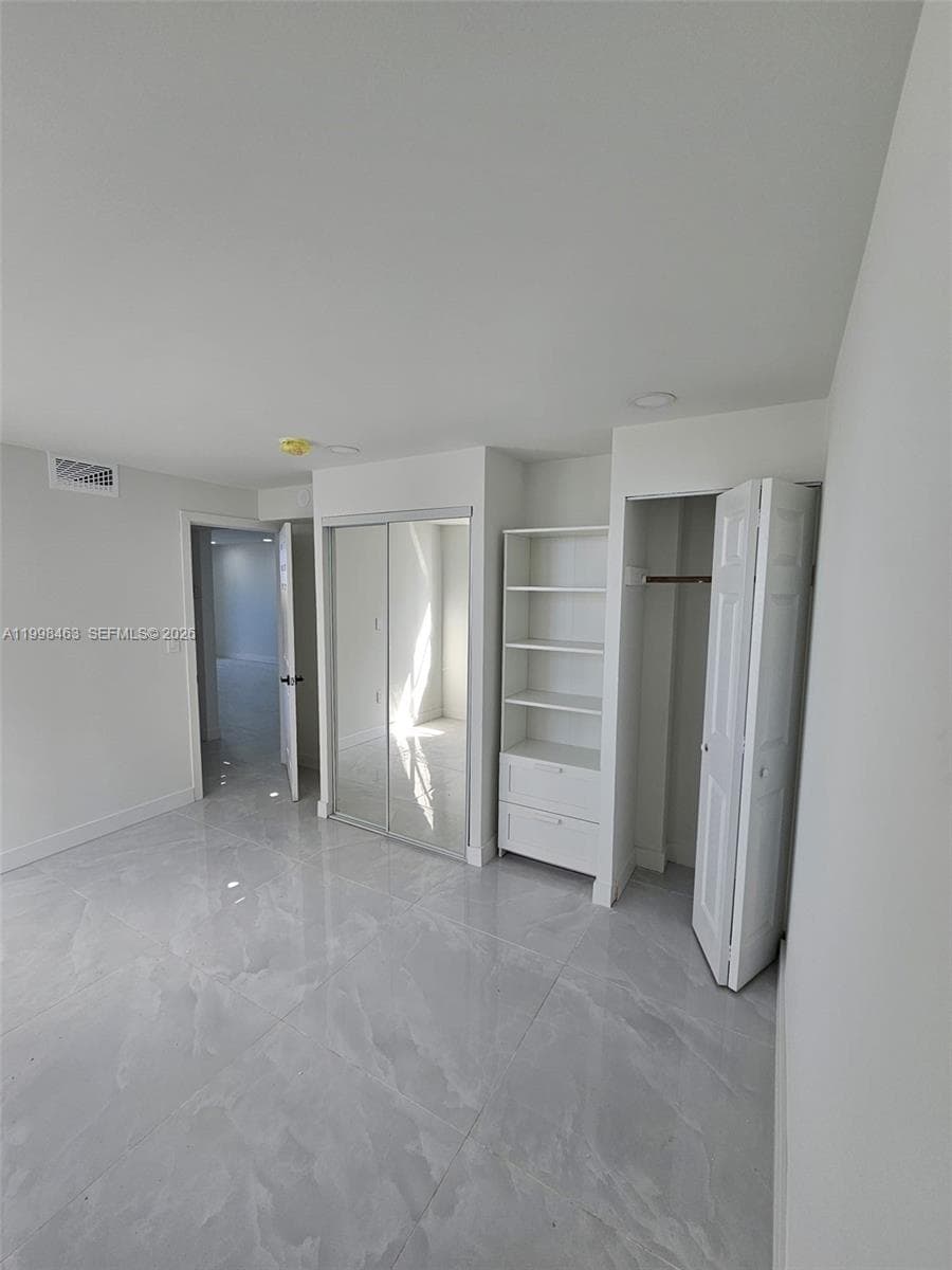 A11998463 — Miami Beach — 10