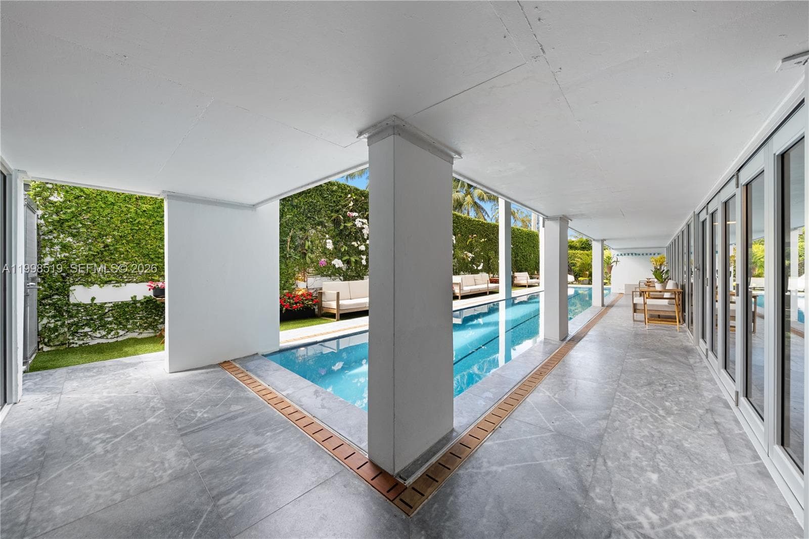A11998519 — Miami Beach — 31