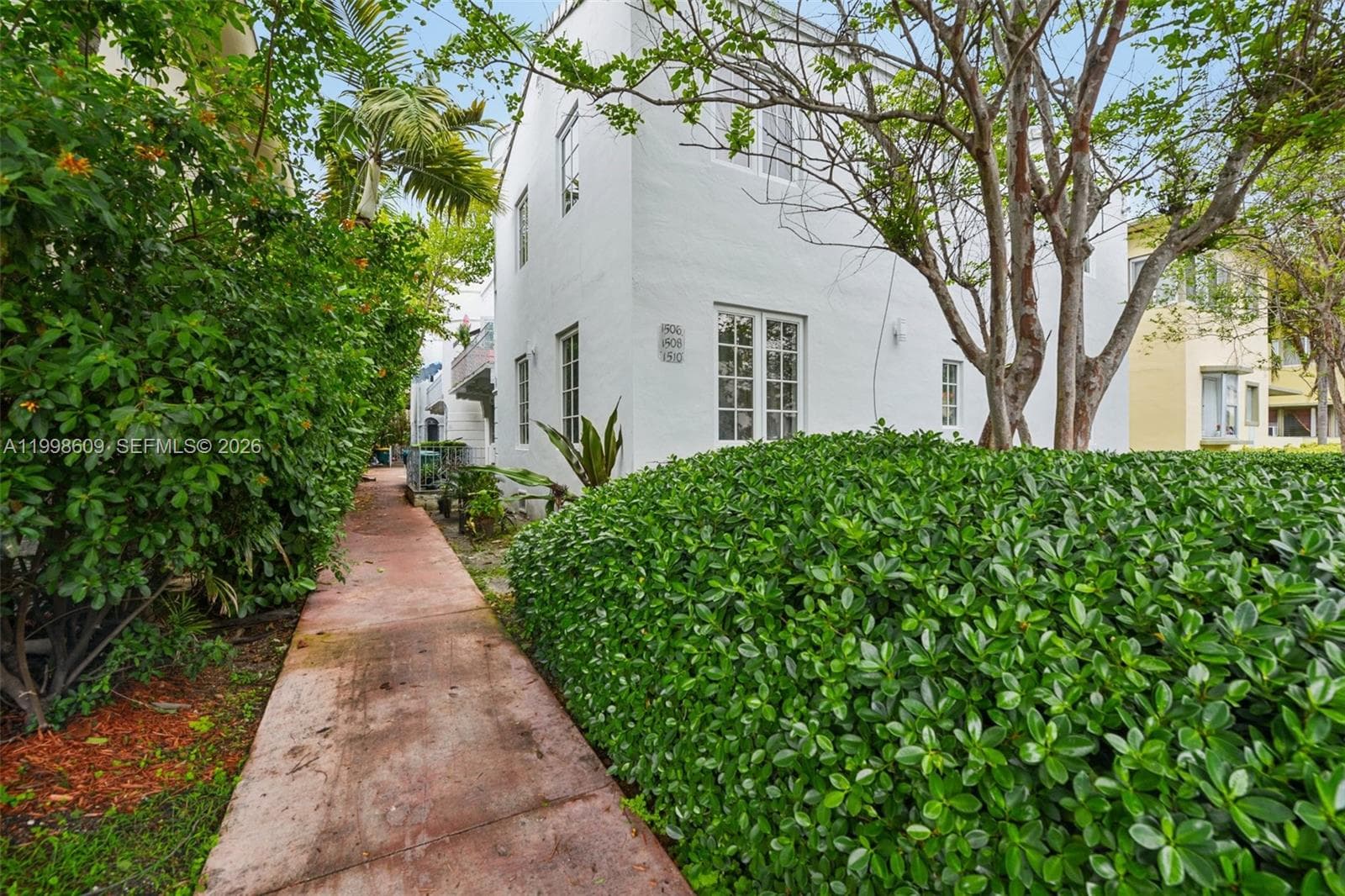 A11998609 — Miami Beach
