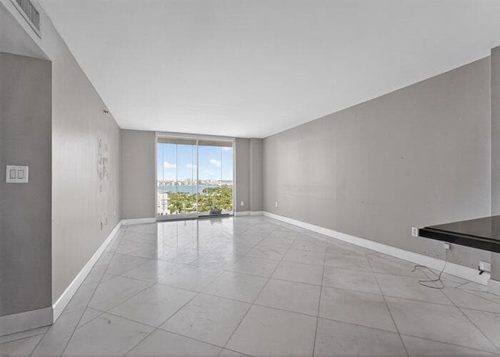 B26013840 — Miami Beach — 3