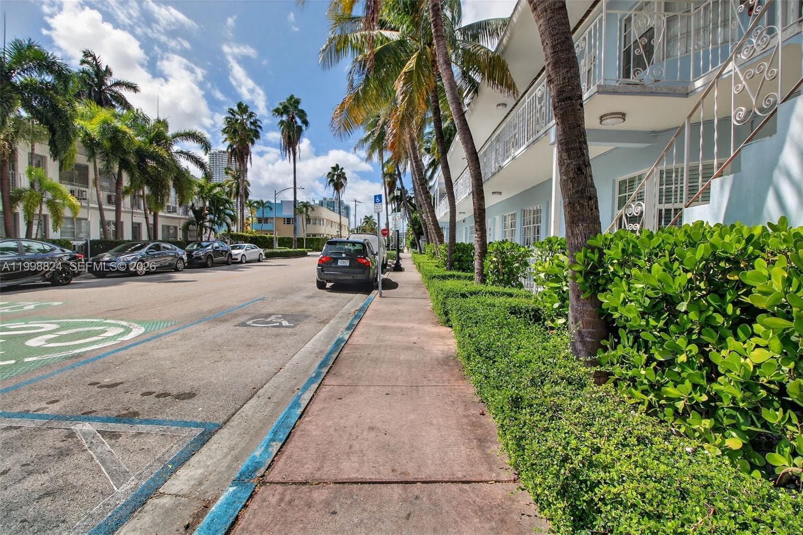 A11998824 — Miami Beach — 33