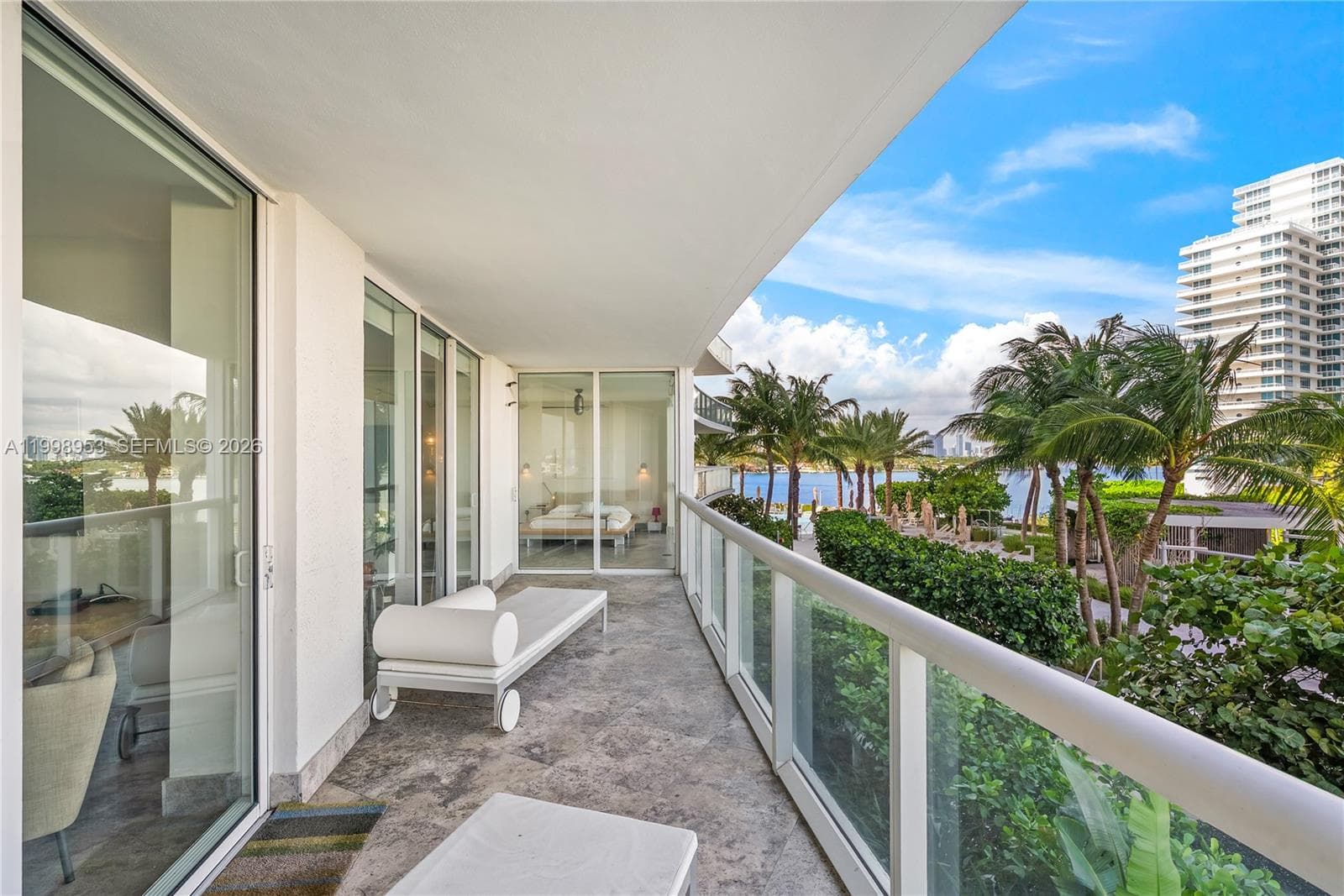 A11998953 — Miami Beach — 24