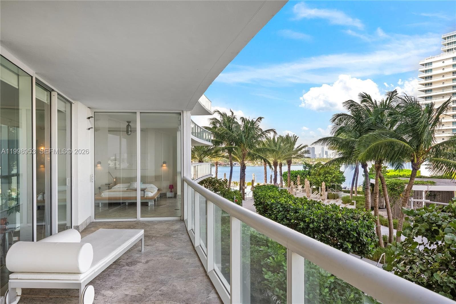 A11998953 — Miami Beach — 38