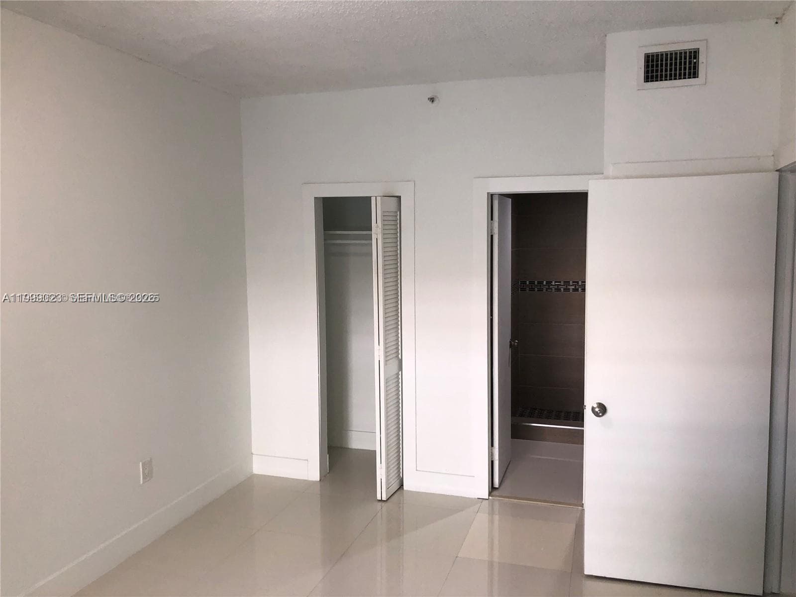 A11999023 — Miami Beach — 2