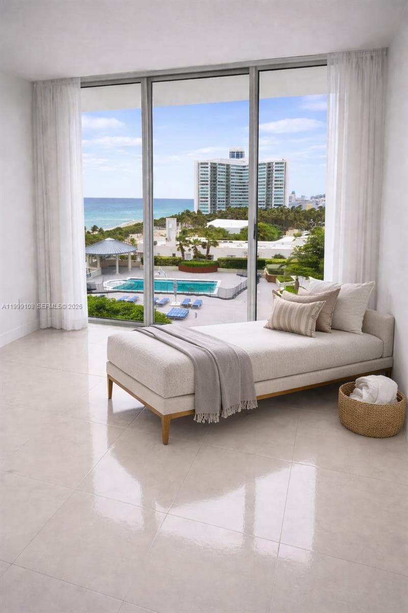 A11999108 — Miami Beach — 16