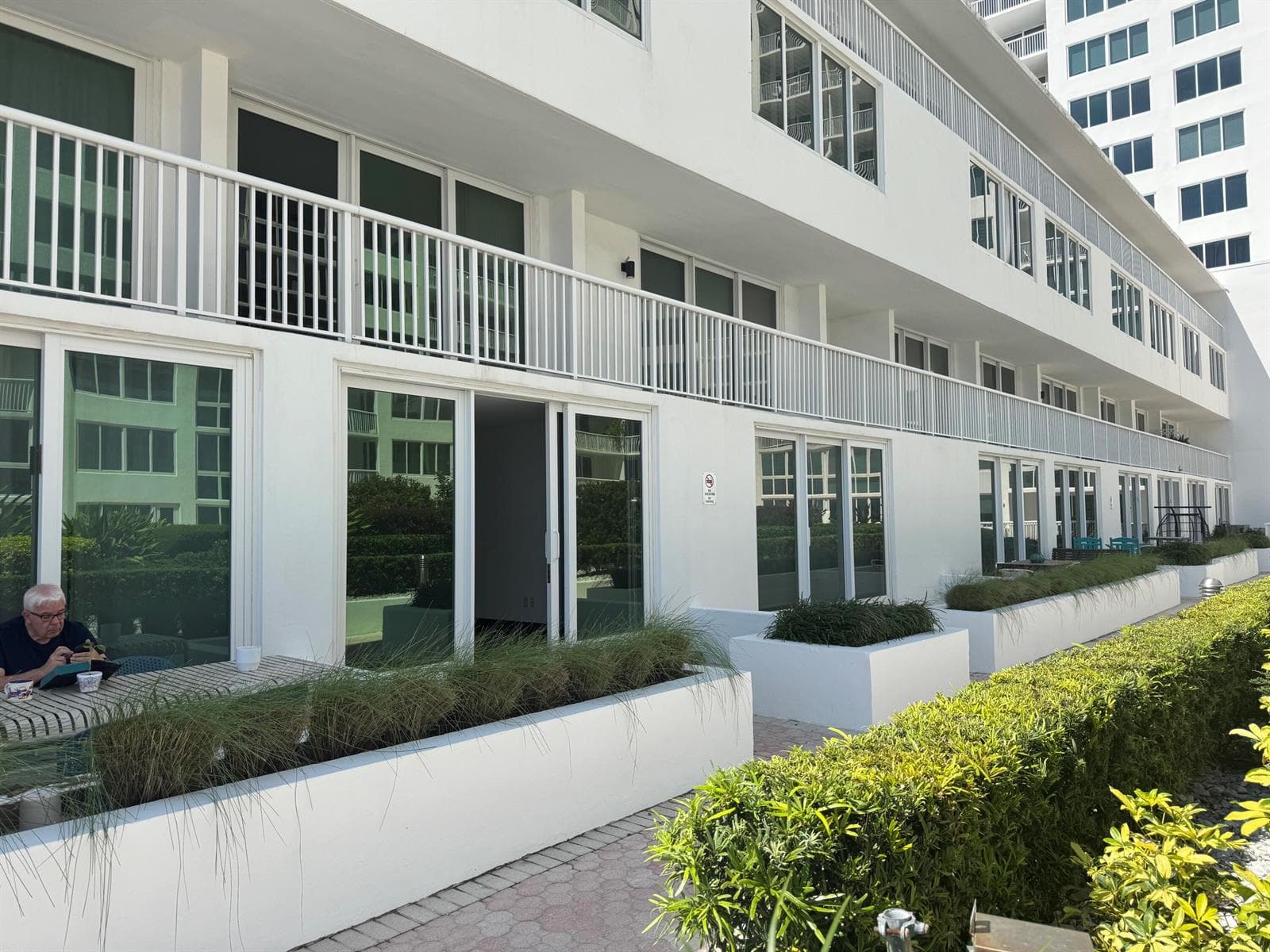 B26014092 — Miami Beach — 42