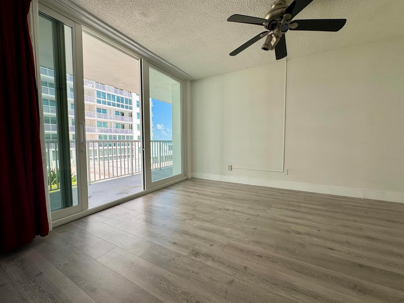 B26014092 — Miami Beach — 22