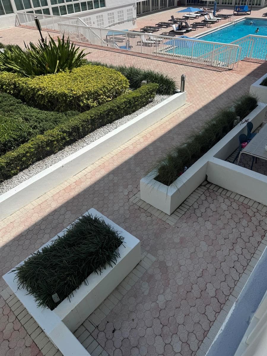 B26014092 — Miami Beach — 28