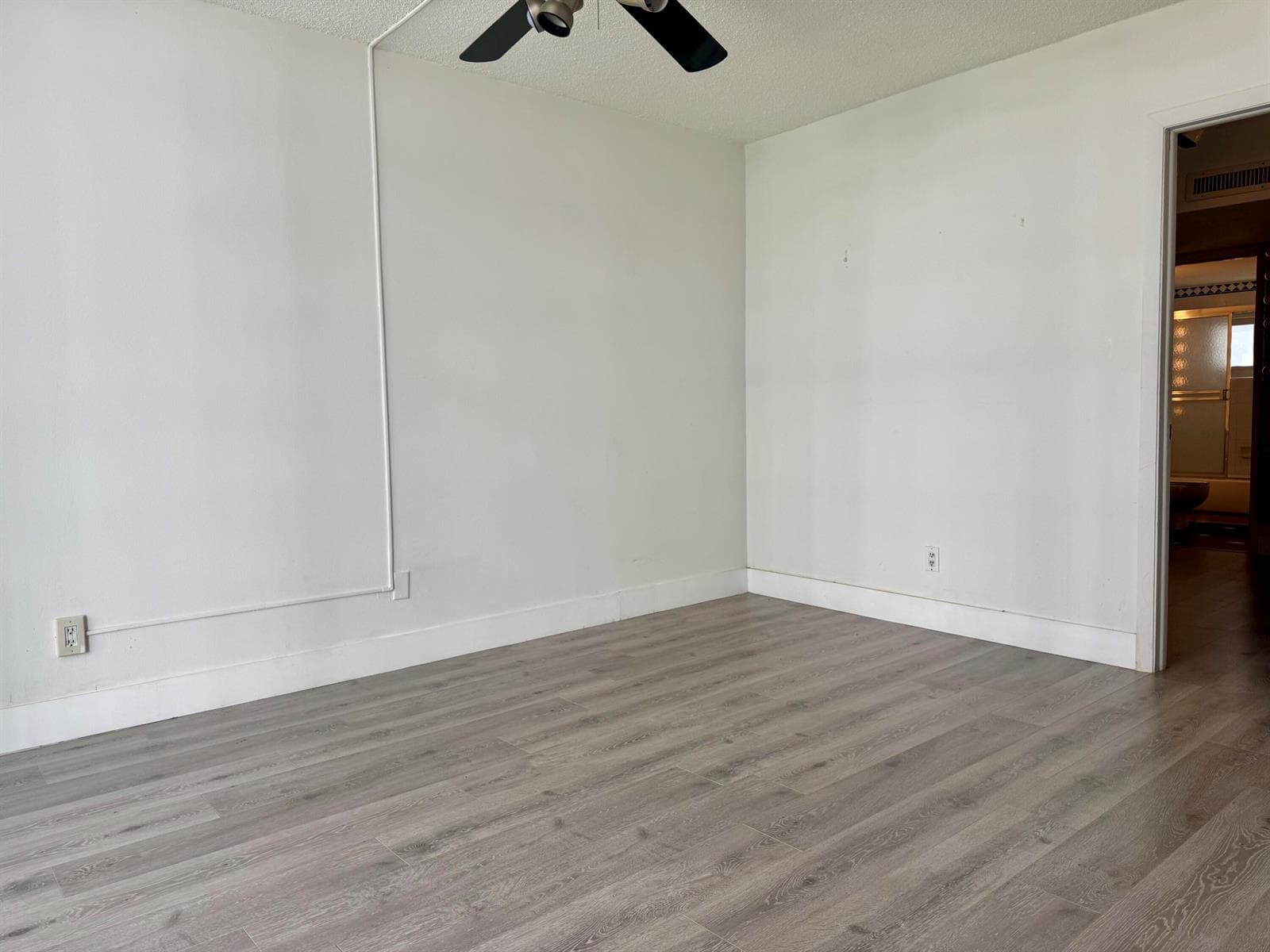 B26014092 — Miami Beach — 24