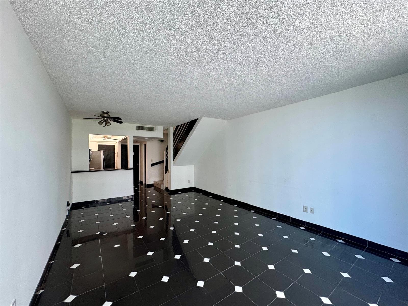 B26014092 — Miami Beach — 38