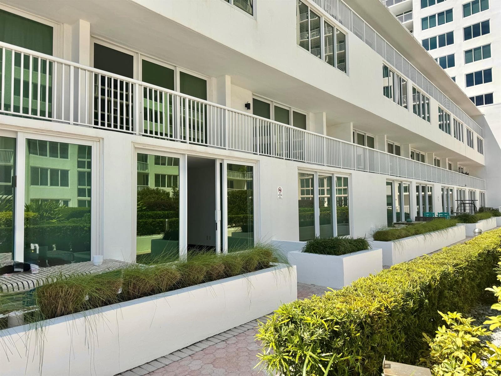 B26014092 — Miami Beach — 41