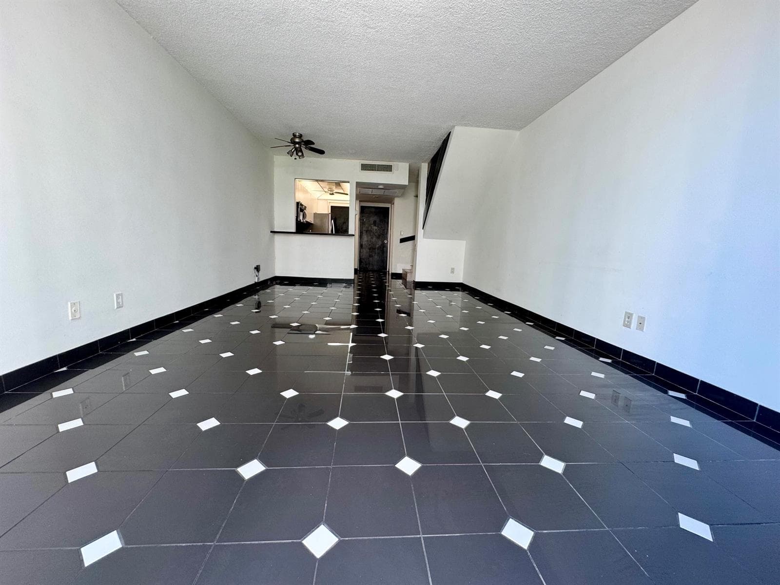 B26014092 — Miami Beach — 18