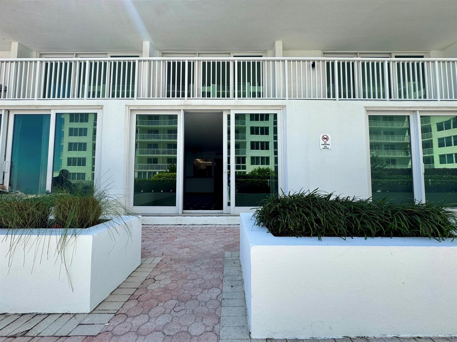 B26014092 — Miami Beach — 40